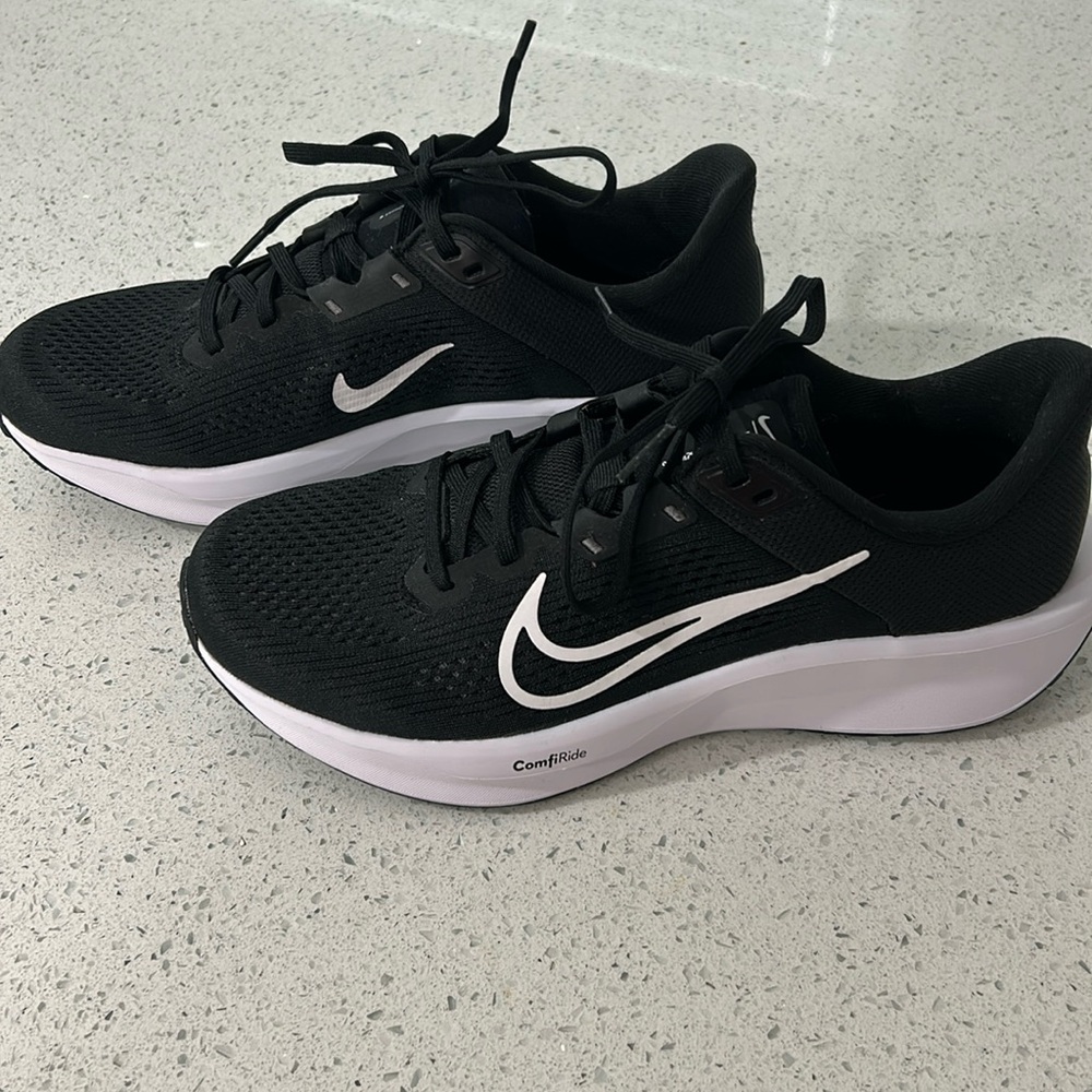 Nike quest 6 - worn once to big for me